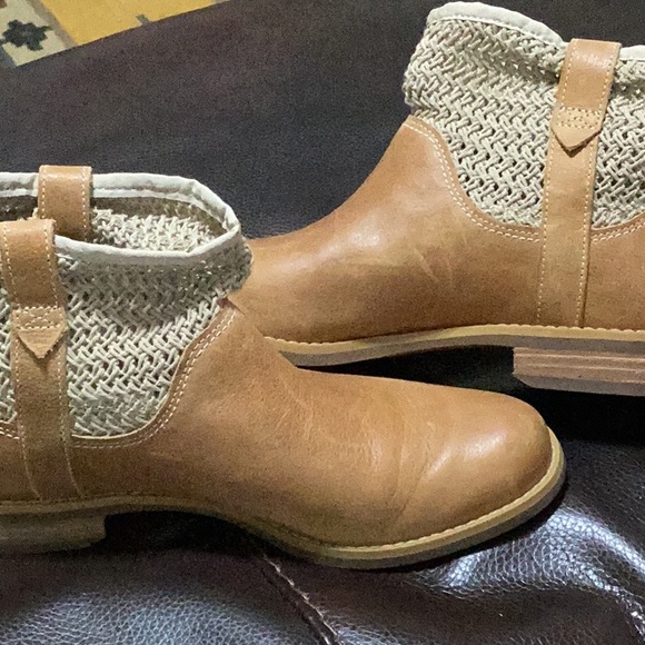 Timberland Savin Hill leather and fabric bootie. Size 7 - Picture 4 of 4